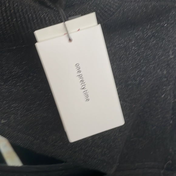 🌹🖤 One pretty time open shoulder dress😍 - Picture 7 of 8